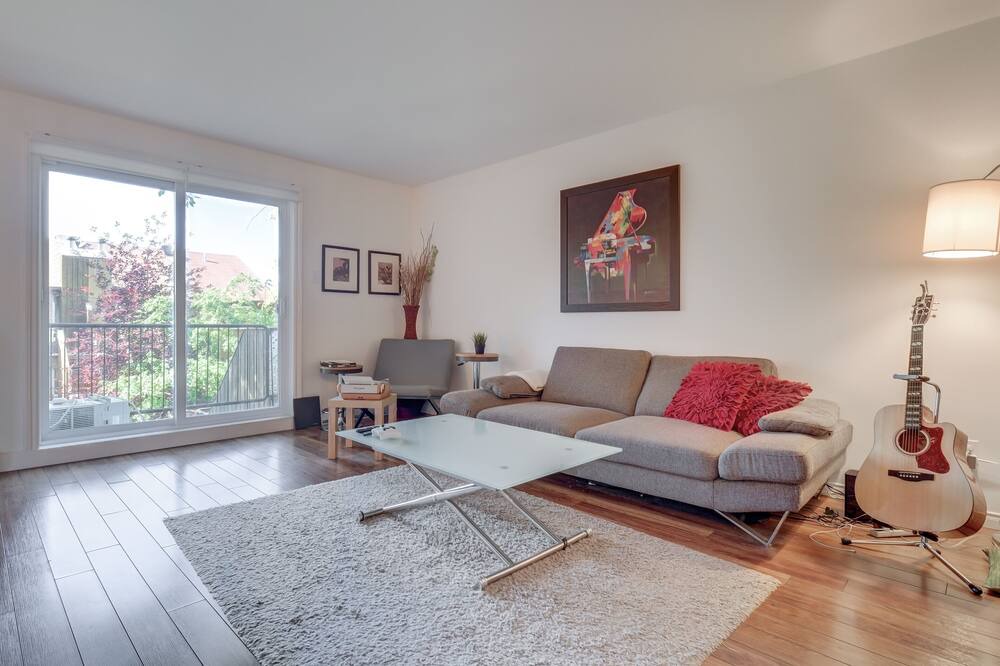 Photo of Livingroom in Longueuil