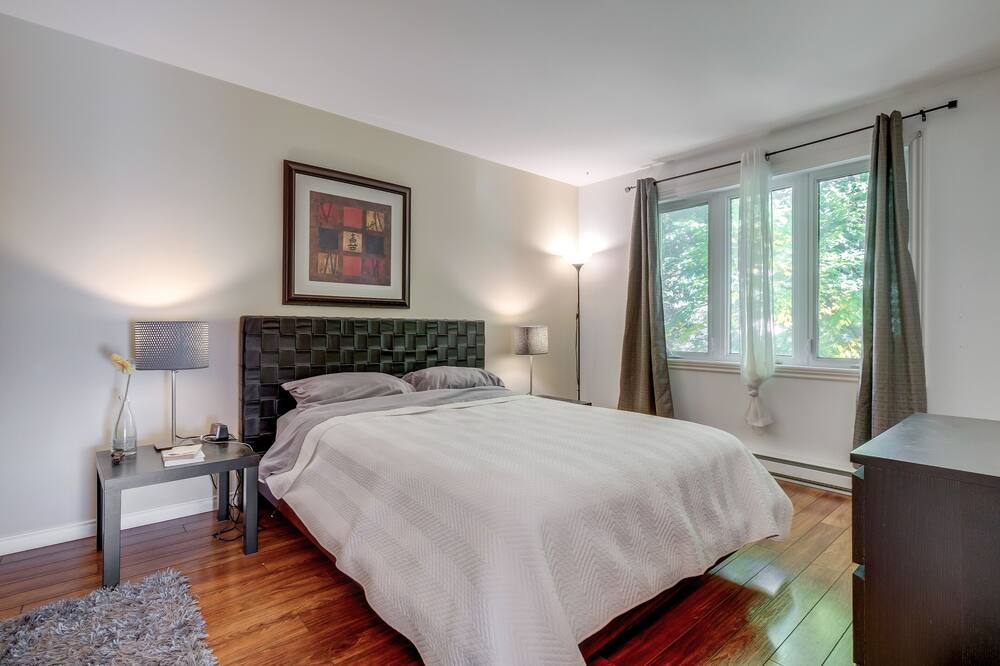 Photo of Bedroom in Longueuil