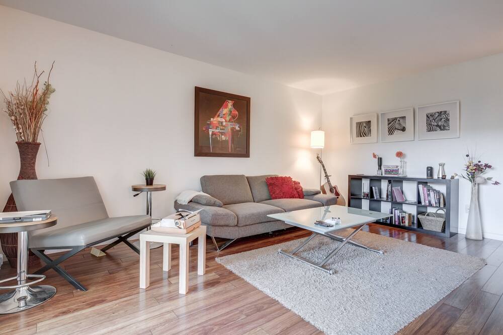 Photo of Livingroom in Longueuil