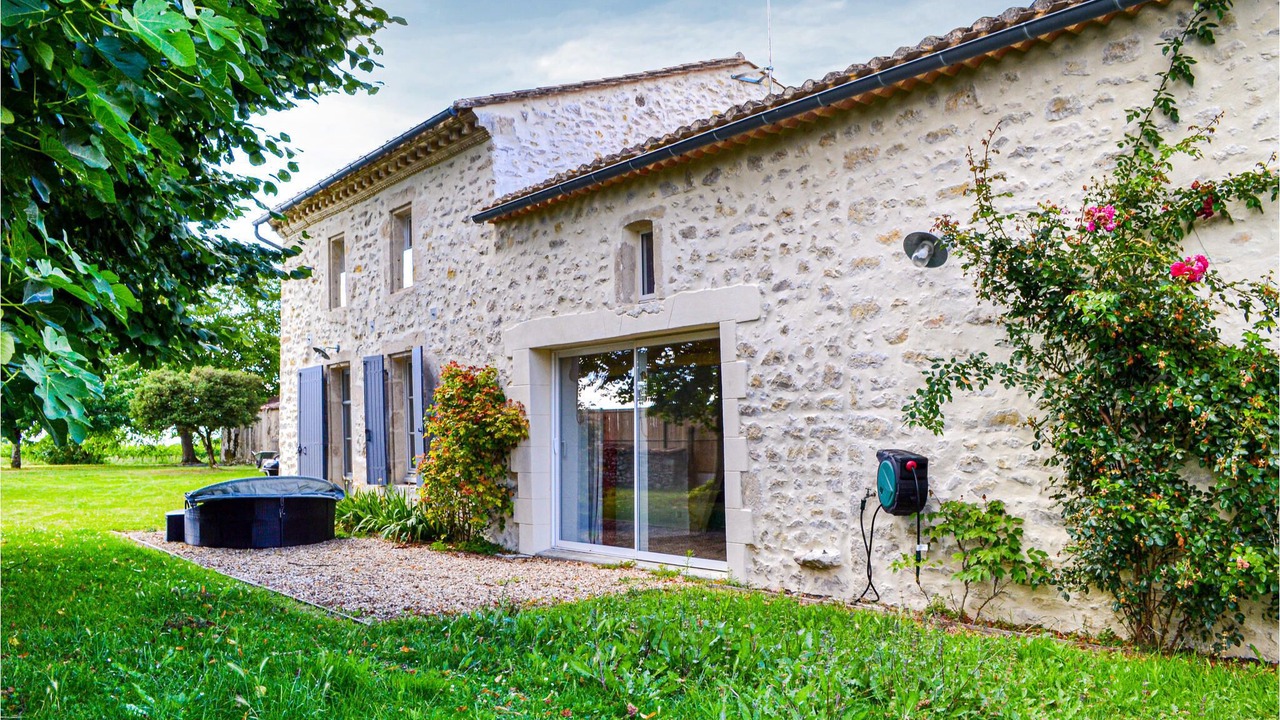 Photo of Buildings in Eyrans