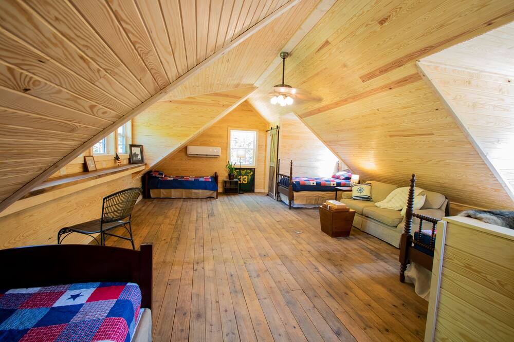 Photo of Bedroom in Linden