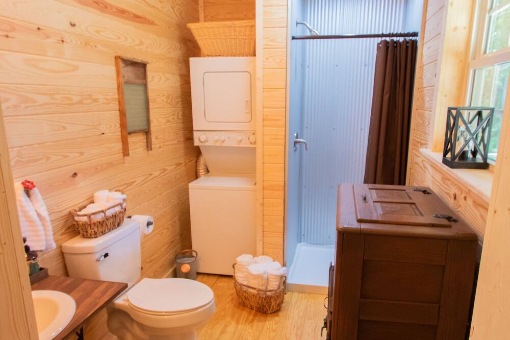 Photo of Bathroom in Linden