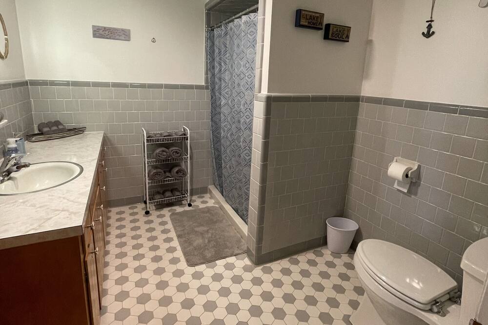 Photo of Bathroom in Union Hall