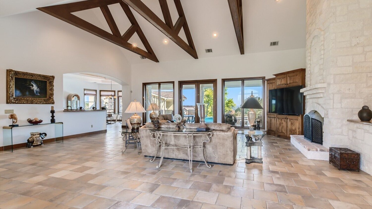 Photo of Livingroom in Lakeway