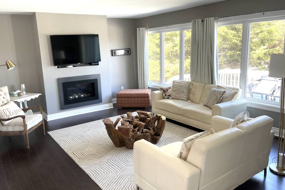 Photo of Livingroom in Bayview
