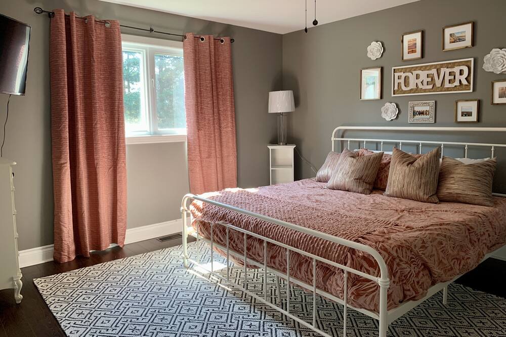 Photo of Bedroom in Bayview