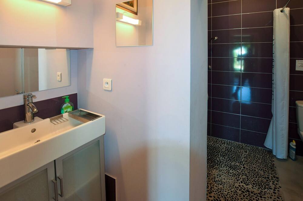 Photo of Bathroom in Jonquieres