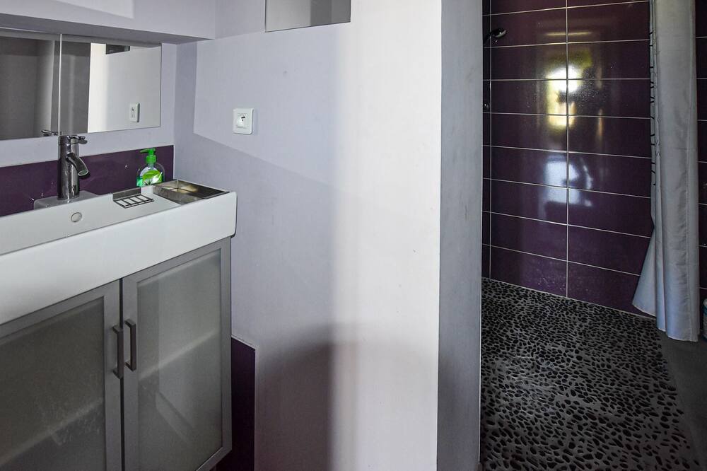 Photo of Bathroom in Jonquieres