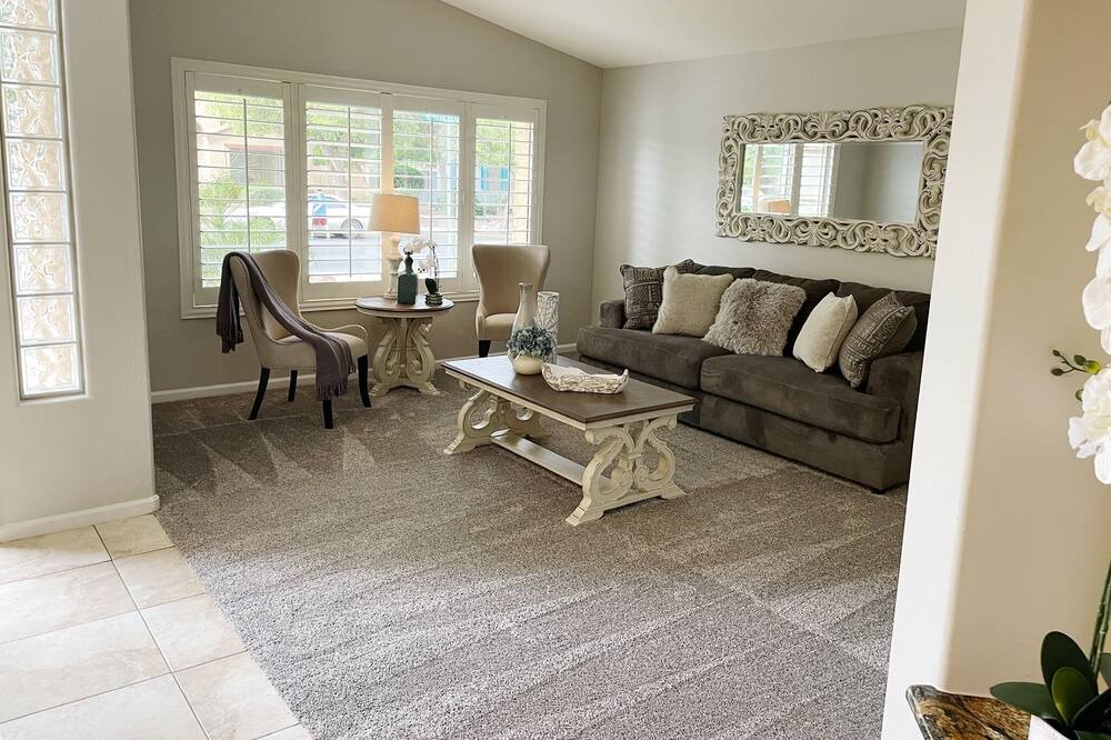 Photo of Livingroom in Canyon Trails