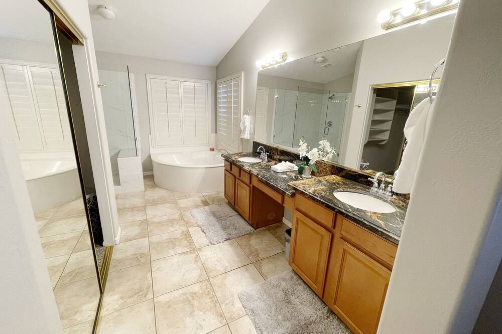Photo of Bathroom in Canyon Trails