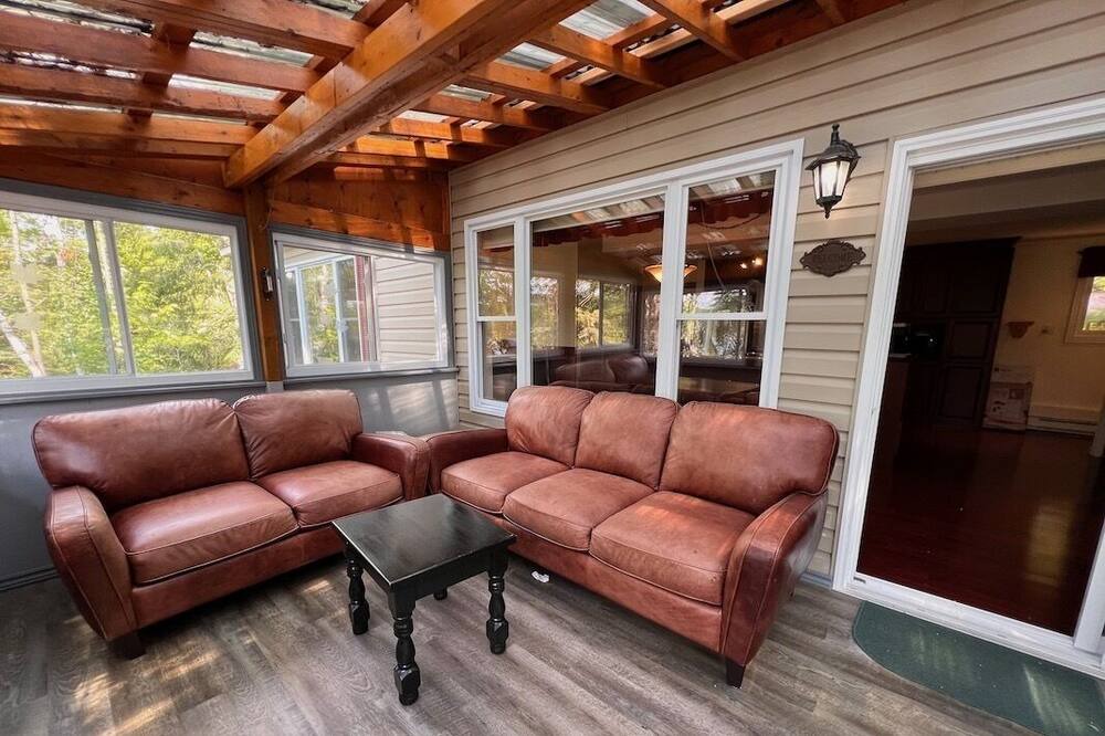 Photo of Livingroom in Marmora and Lake