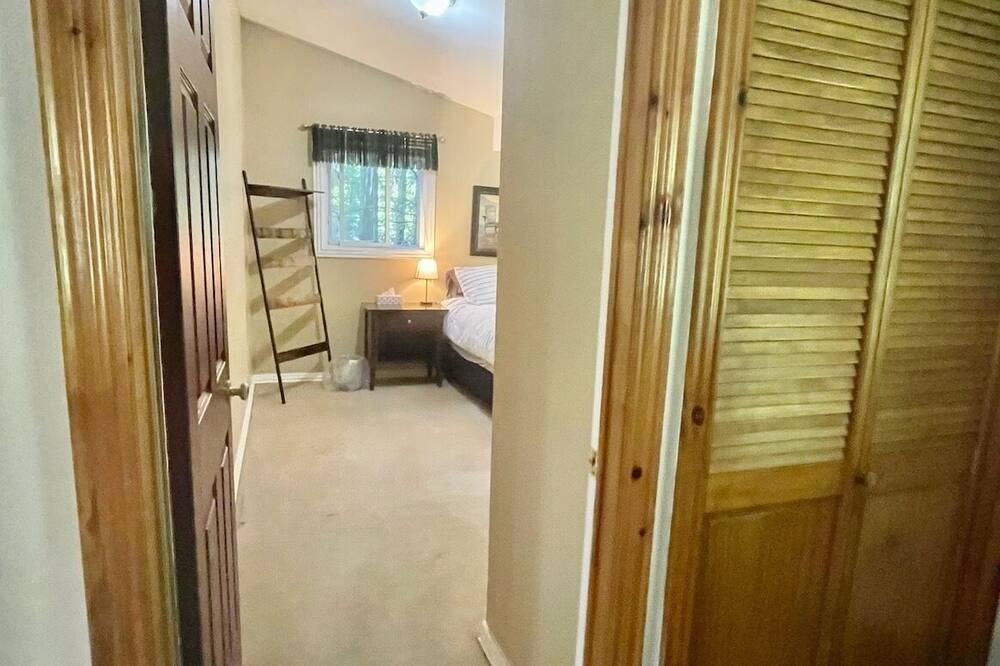 Photo of Bedroom in Marmora and Lake