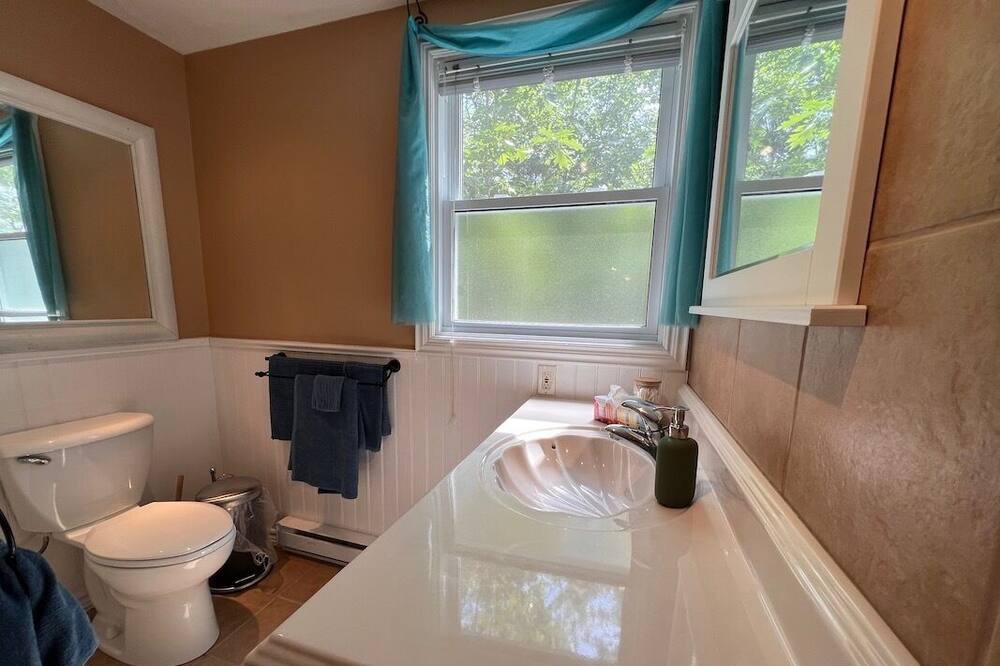Photo of Bathroom in Marmora and Lake