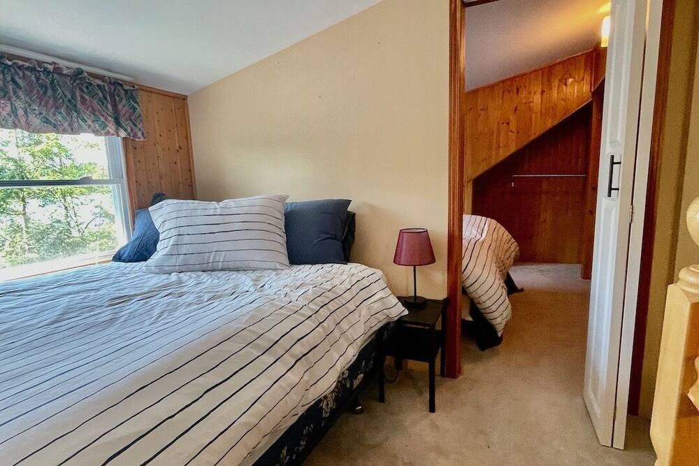 Photo of Bedroom in Marmora and Lake