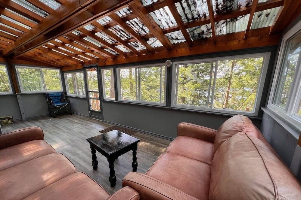 Photo of Livingroom in Marmora and Lake