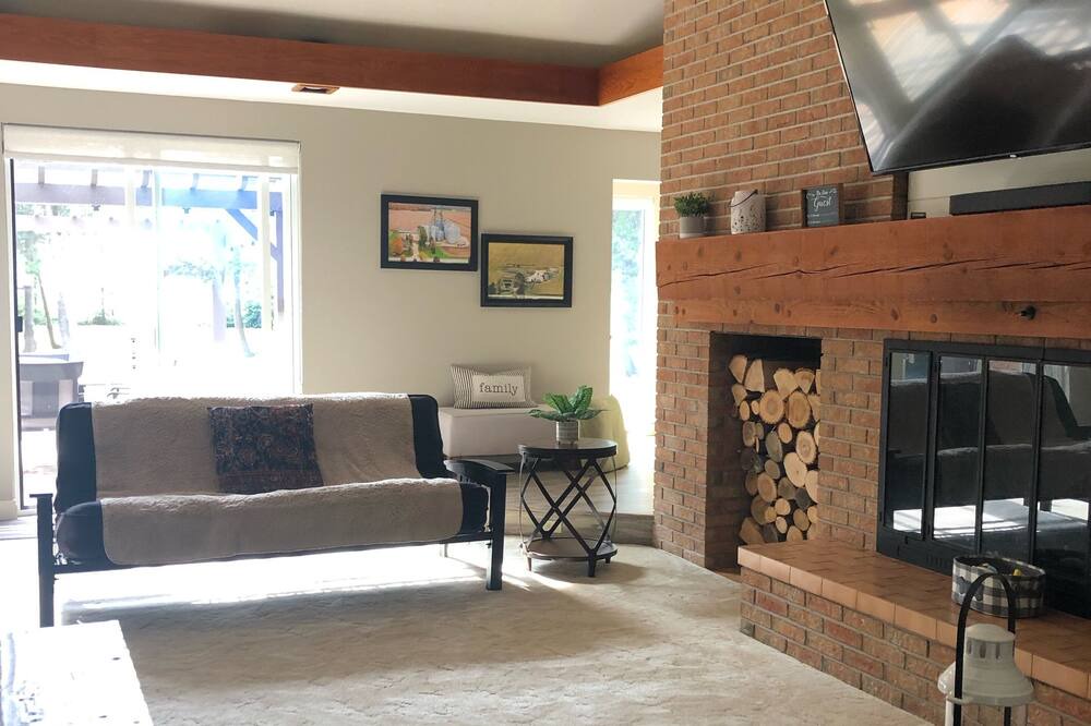 Photo of Livingroom in Huron-Kinloss