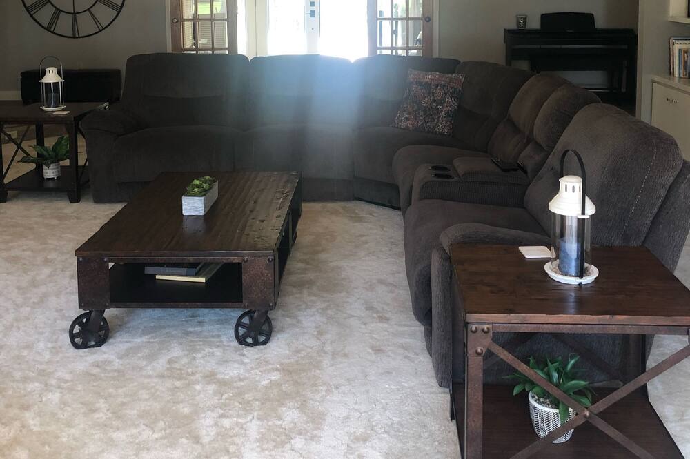Photo of Livingroom in Huron-Kinloss