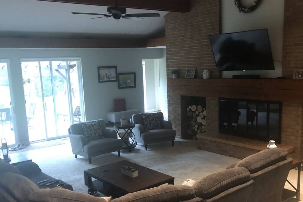 Photo of Livingroom in Huron-Kinloss