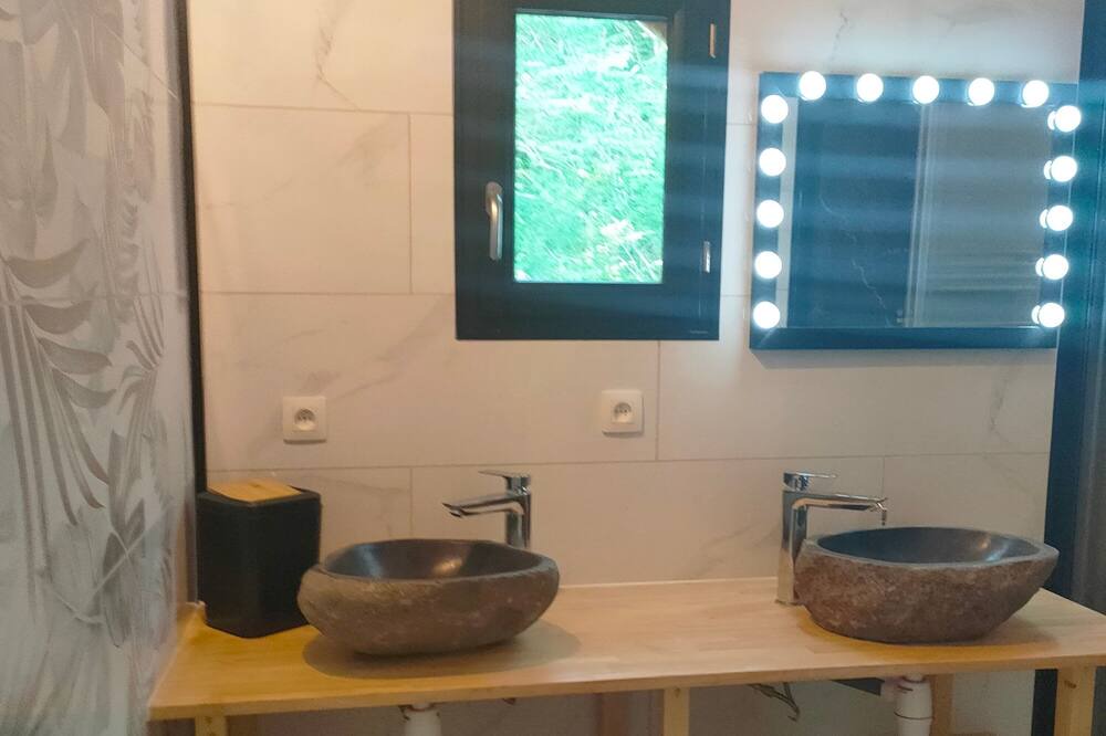 Photo of Bathroom in Illoud