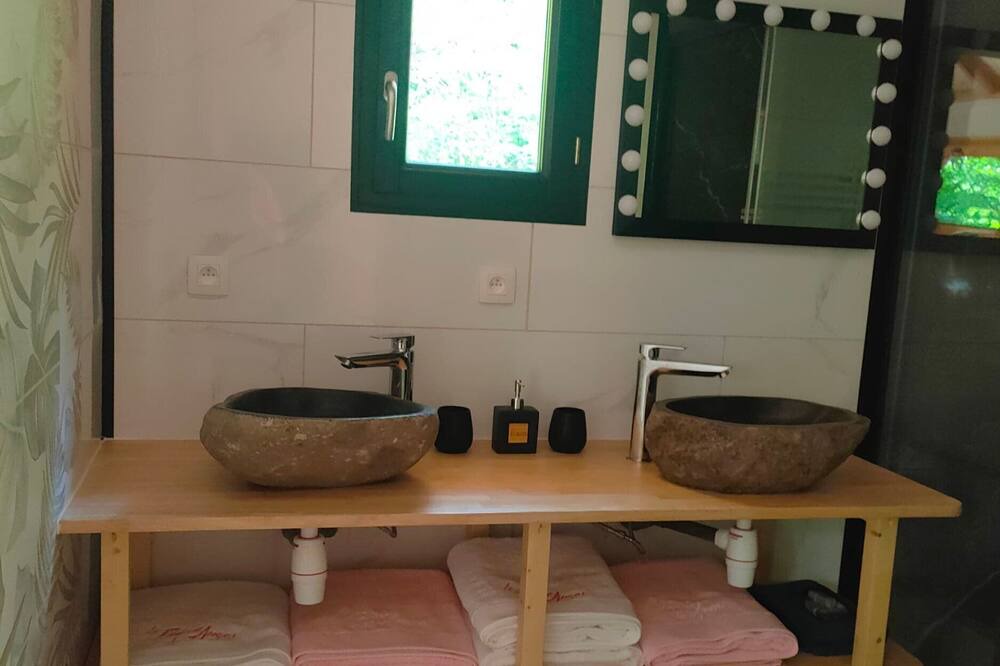 Photo of Bathroom in Illoud