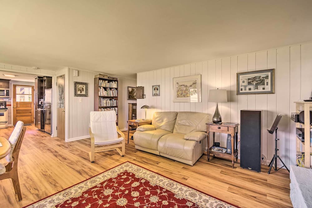 Photo of Livingroom in Bridgeport