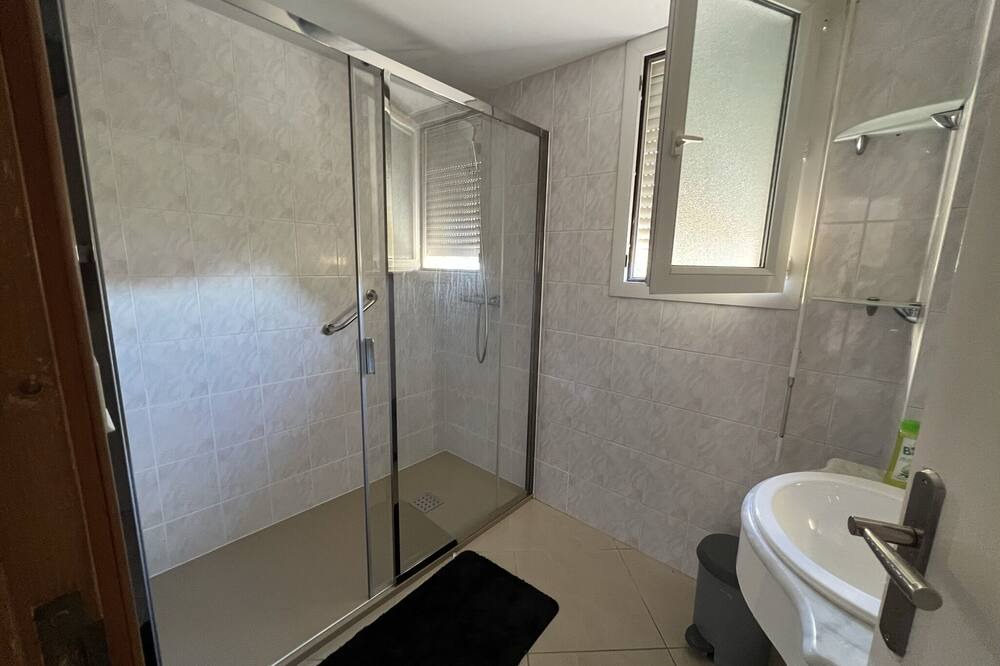 Photo of Bathroom in Villeneuve-de-la-Raho