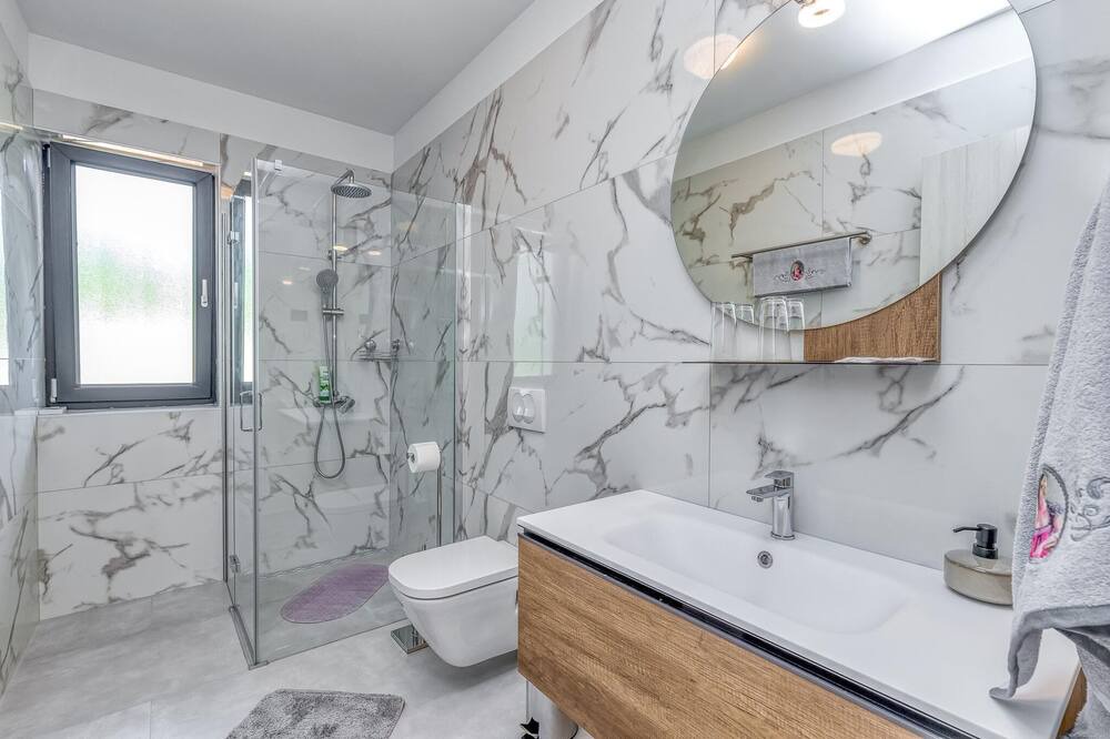 Photo of Bathroom in Tinjan