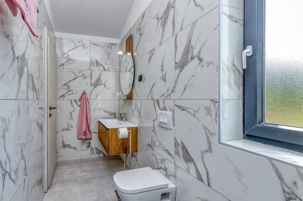 Photo of Bathroom in Tinjan