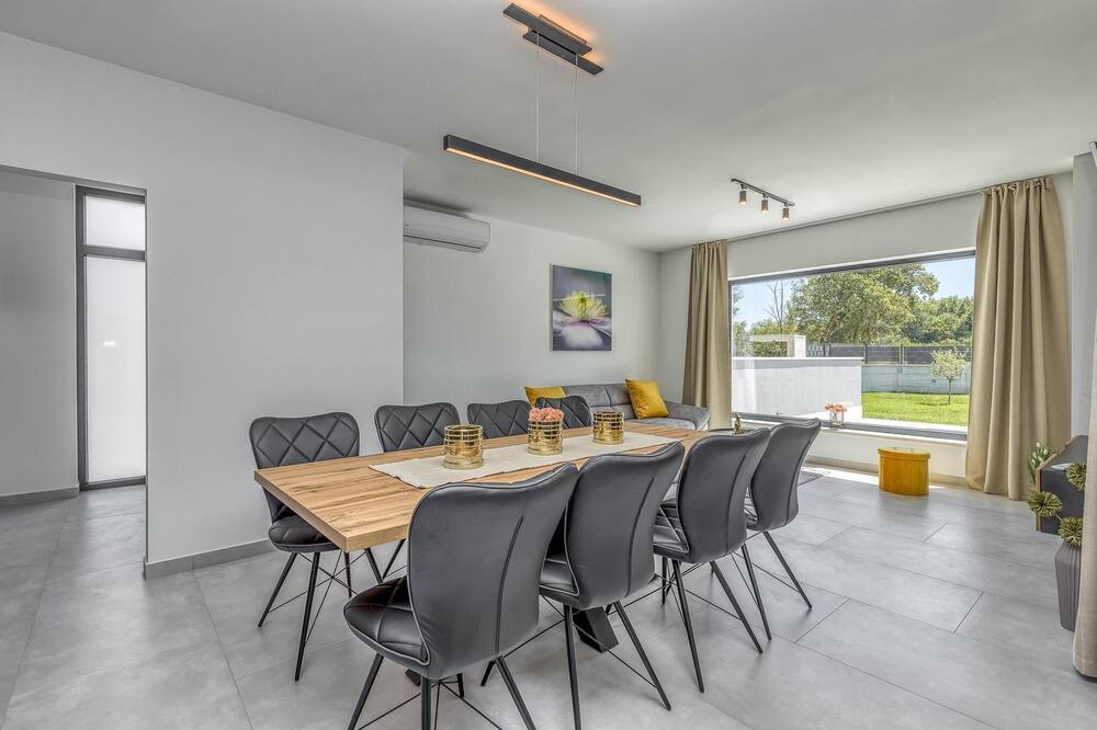 Photo of Livingroom in Tinjan