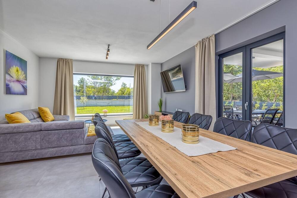Photo of Livingroom in Tinjan