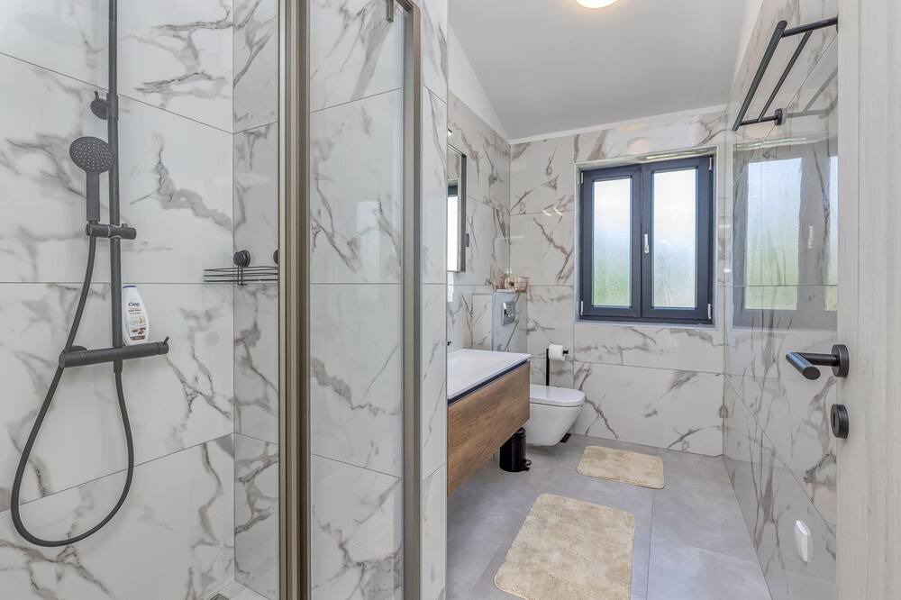 Photo of Bathroom in Tinjan