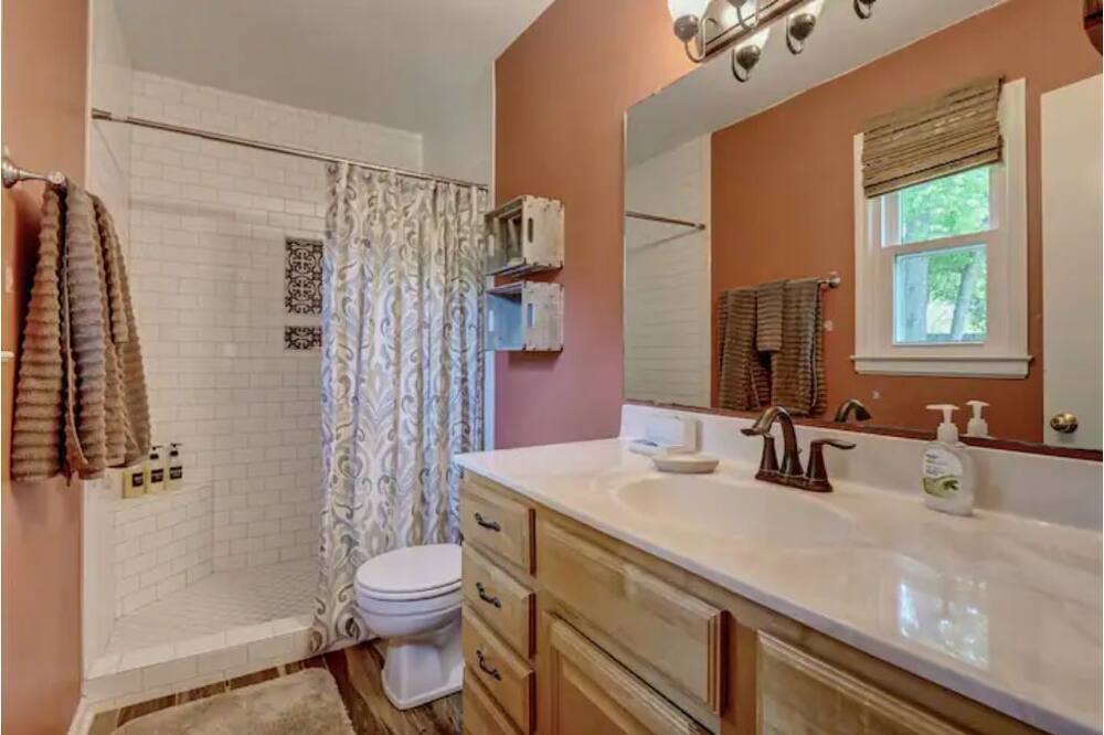 Photo of Bathroom in Bayshore