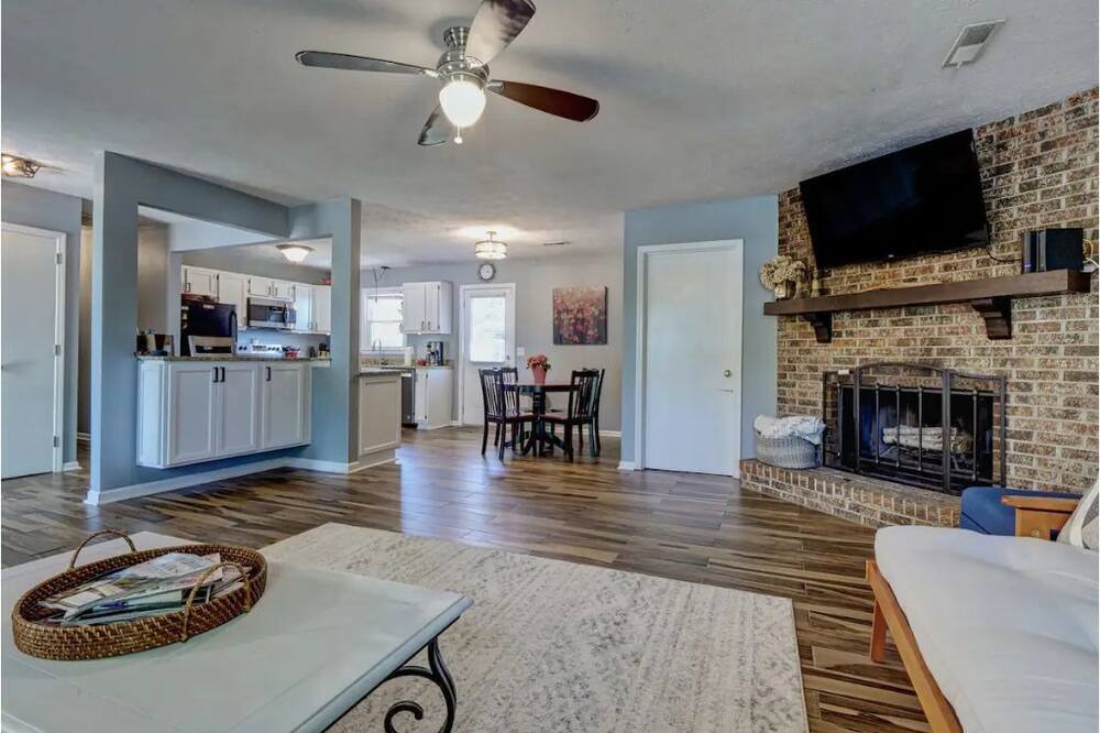 Photo of Livingroom in Bayshore
