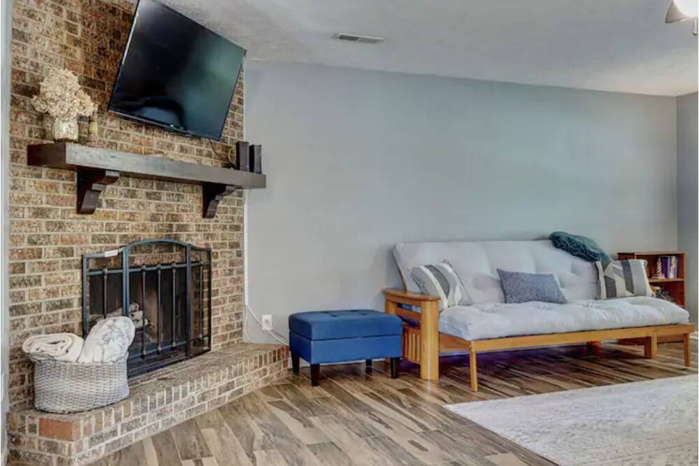 Photo of Livingroom in Bayshore