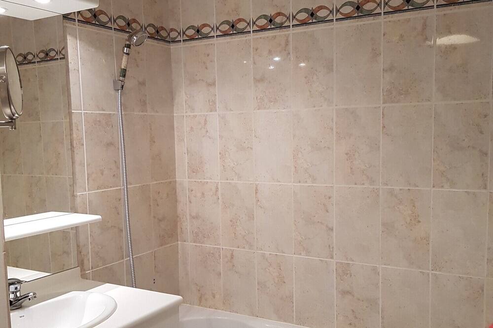 Photo of Bathroom in Reze