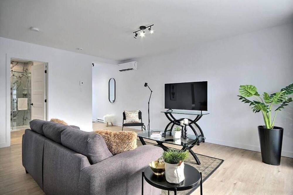 Photo of Livingroom in La Haute-Saint-Charles