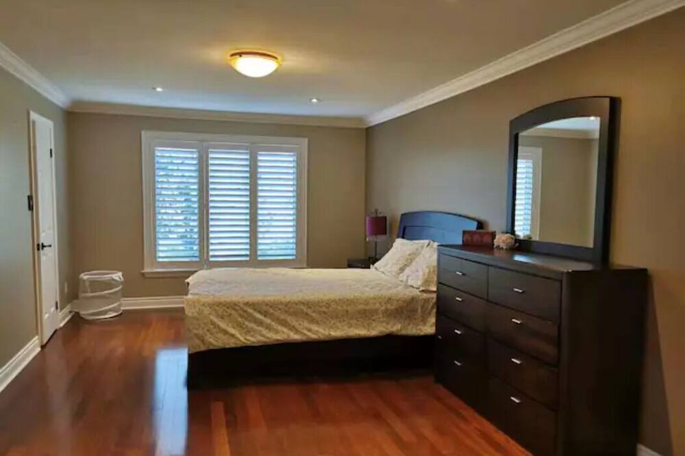 Photo of Bedroom in King