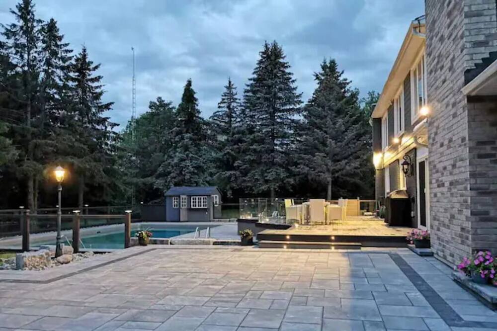 Photo of Outdoor in King