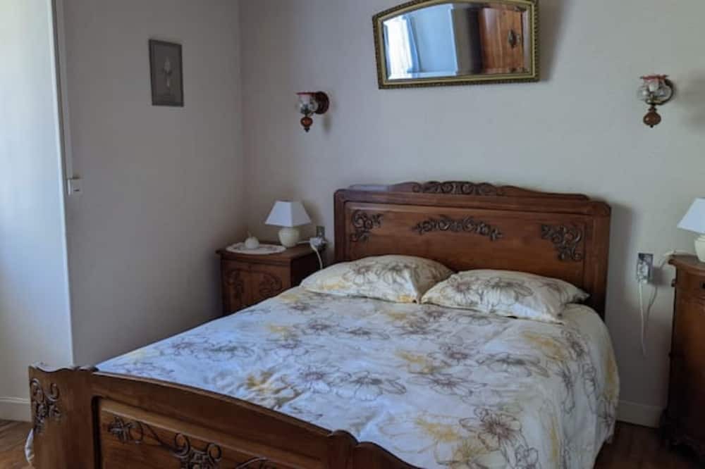 Photo of Bedroom in Cambounes