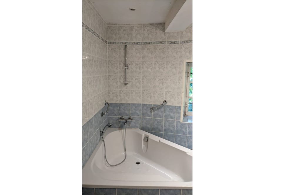 Photo of Bathroom in Cambounes