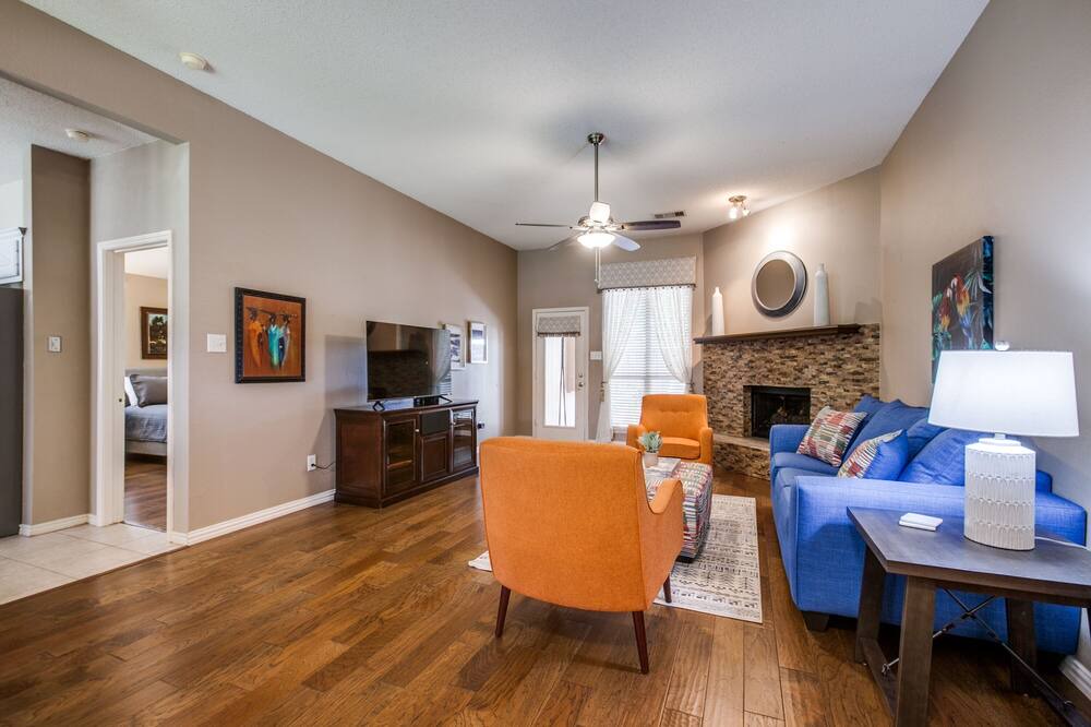 Photo of Bedroom in Allen