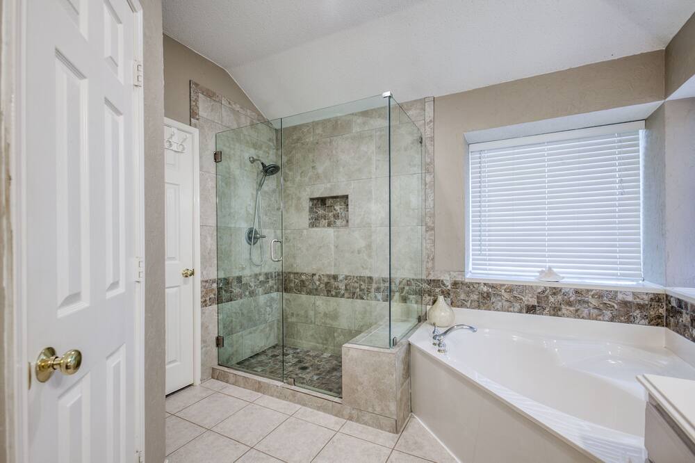 Photo of Bathroom in Allen