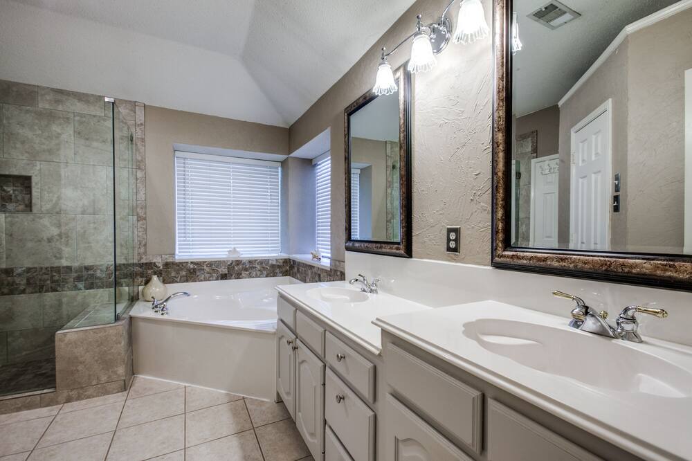 Photo of Bathroom in Allen