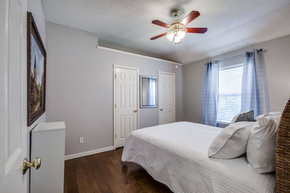 Photo of Bedroom in Allen