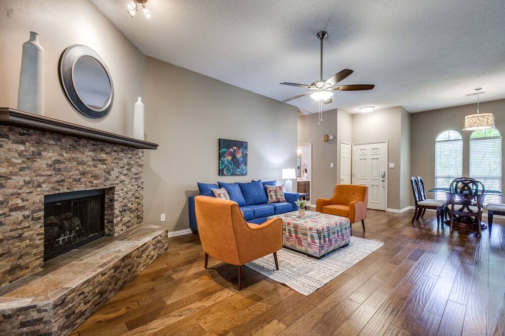 Photo of Livingroom in Allen