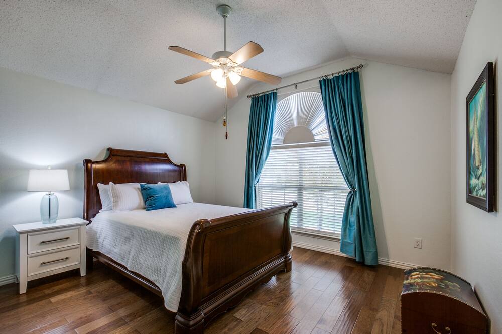 Photo of Bedroom in Allen