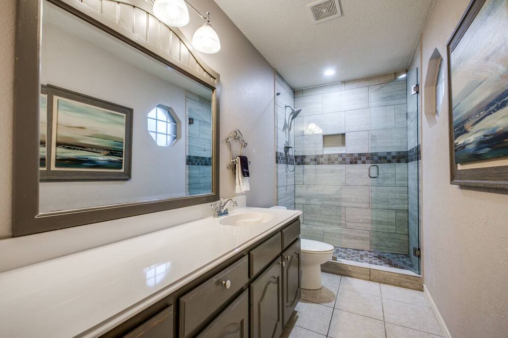 Photo of Bathroom in Allen