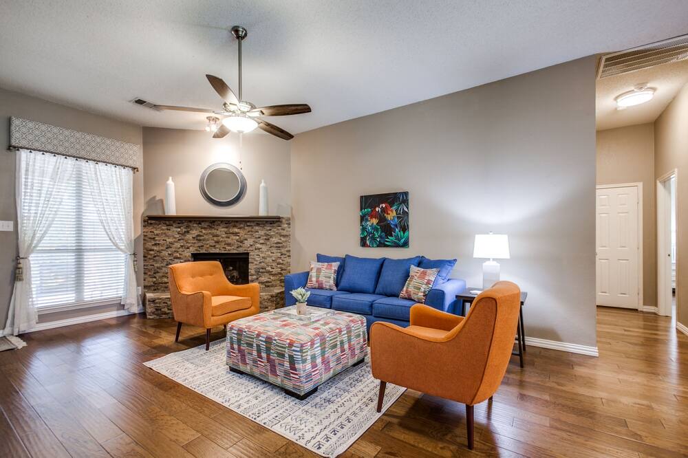 Photo of Livingroom in Allen