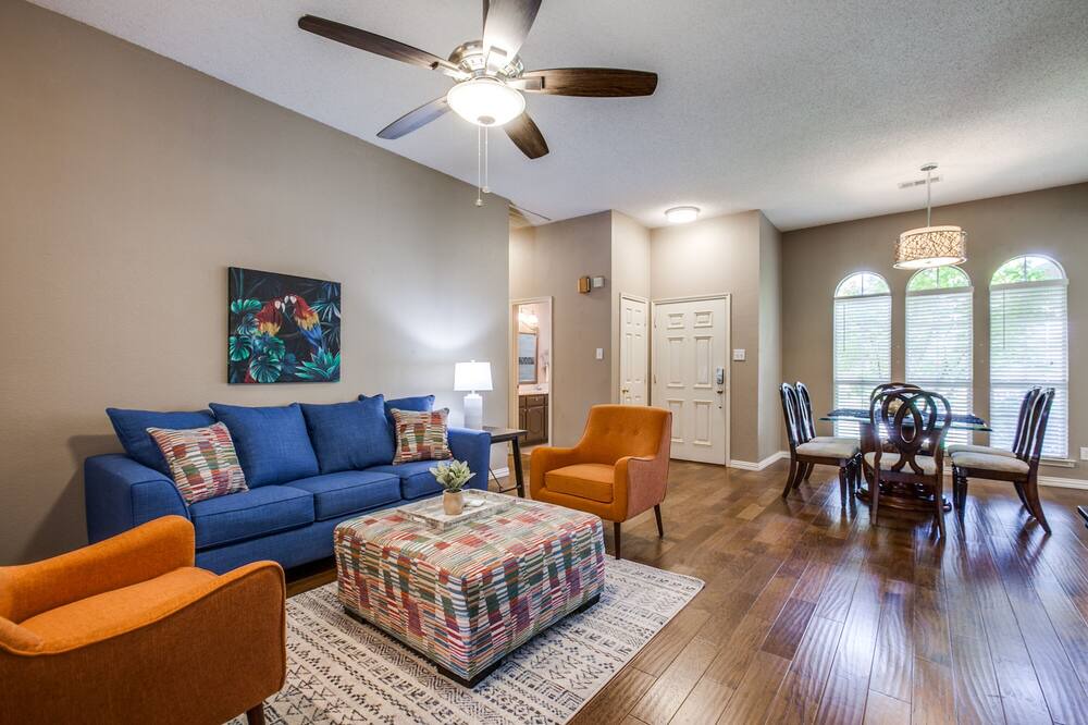 Photo of Livingroom in Allen