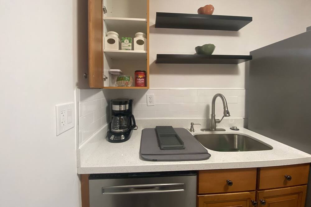 Photo of Kitchen in Central Oakland Park